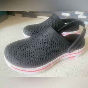 EUC Sketchers Foamies Mules size 6